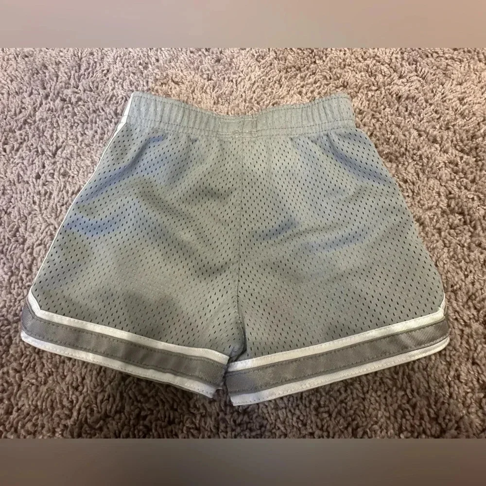 Oshkosh B'gosh Gray and White Shorts Boys Size 12 Months